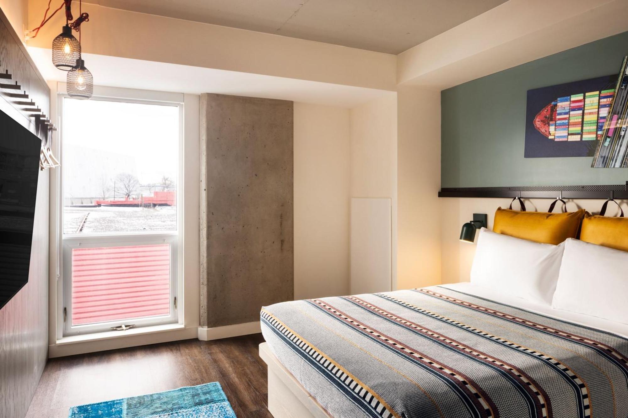 Hotel Moxy Downtown
