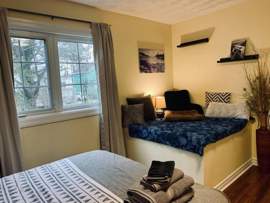 Apartment Cozy 2-bdrm, Mid Floor, Backyard Halifax