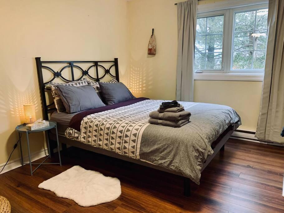 Cozy 2-bdrm, Mid Floor, Backyard Halifax