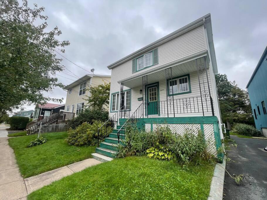 Apartment Cozy 2-bdrm, Mid Floor, Backyard