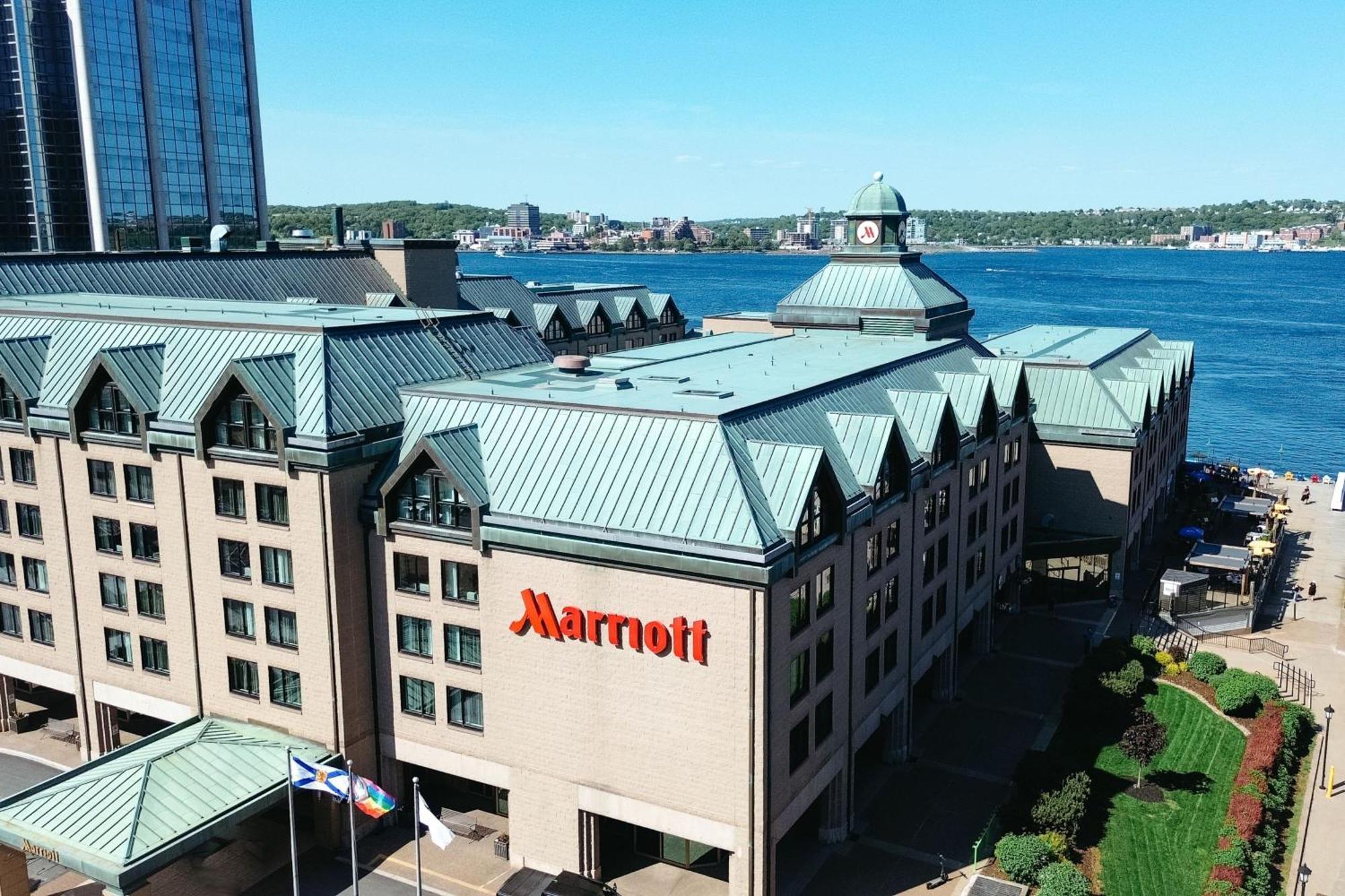 Marriott Harbourfront 4*