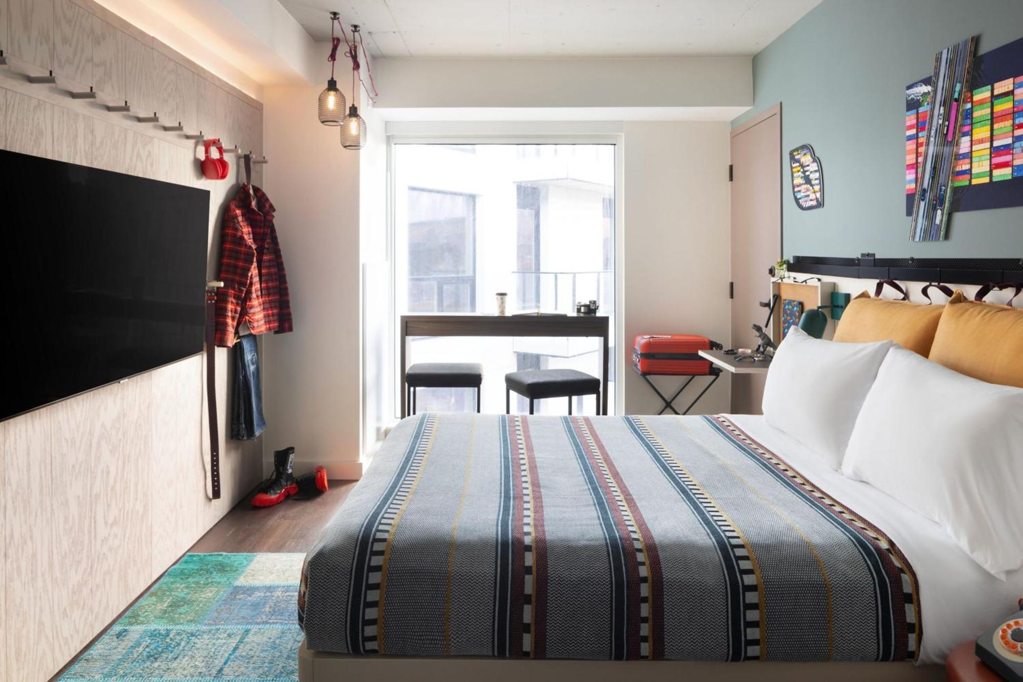 Moxy Downtown 4*