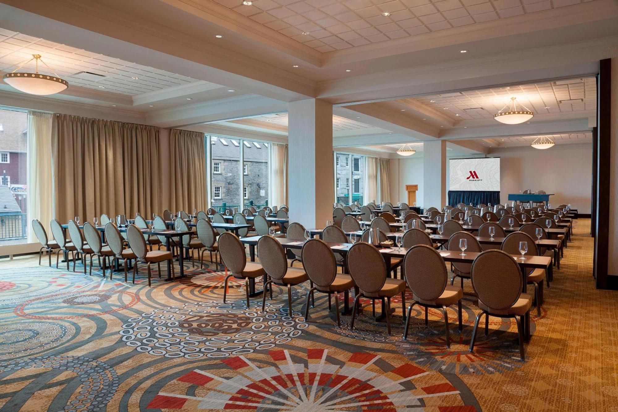 Marriott Harbourfront 4*