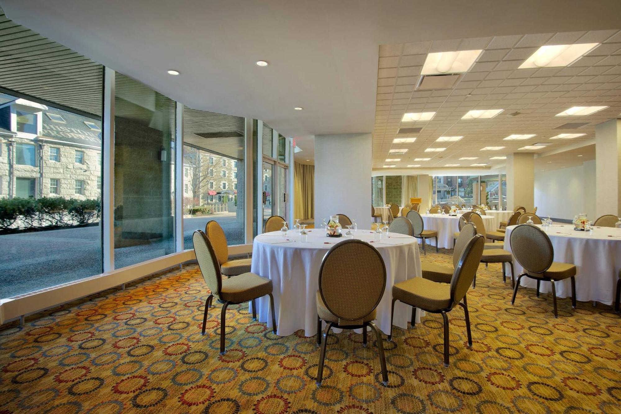 Marriott Harbourfront Hotel 4*