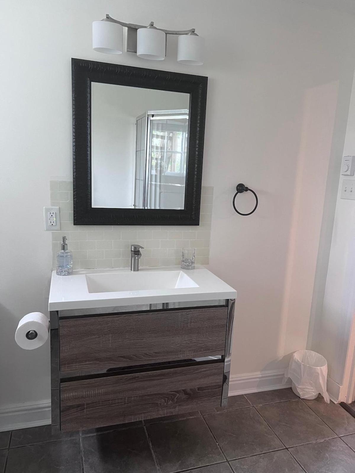 One Bedroom In Clayton Park Halifax
