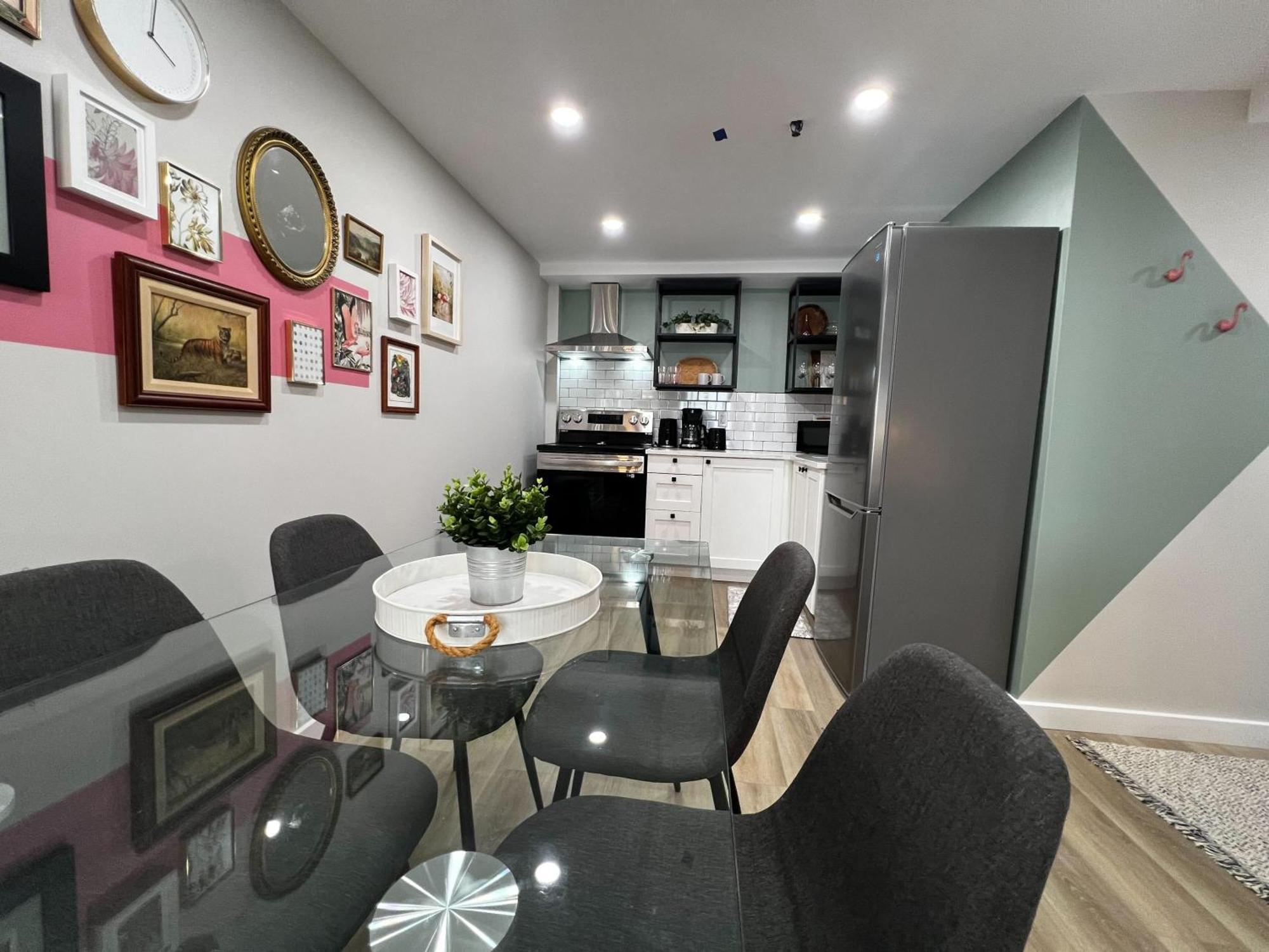 Apartment Flamingo Jungle Tropical-themed Getaway At Ports On Portland, Unit #2 *