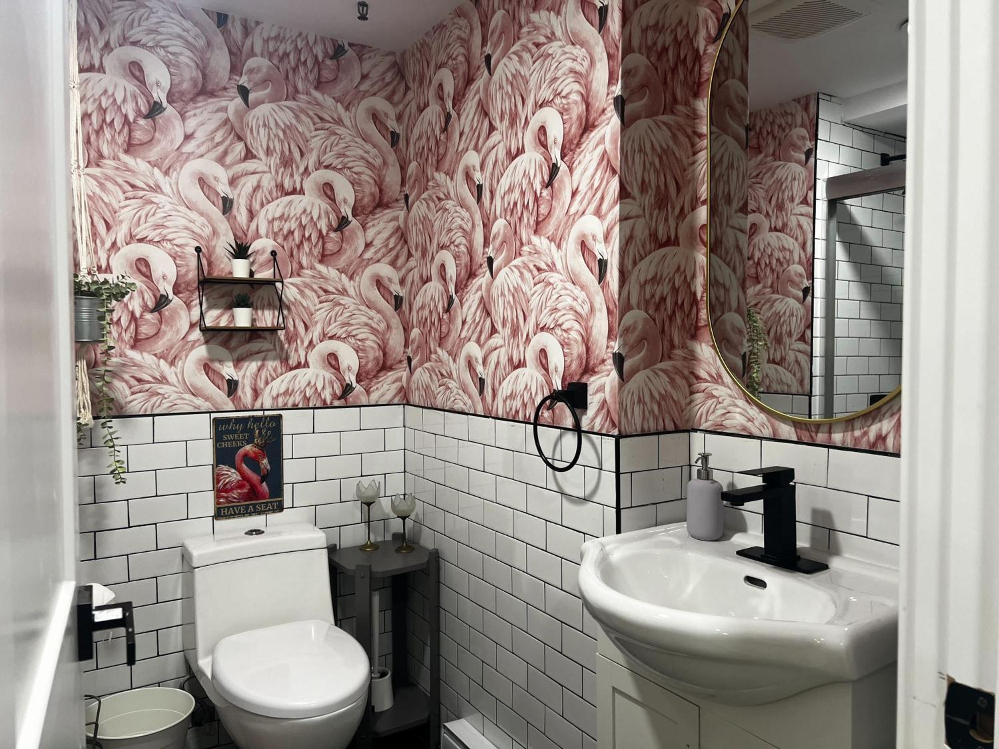 Apartment Flamingo Jungle Tropical-themed Getaway At Ports On Portland, Unit #2 *