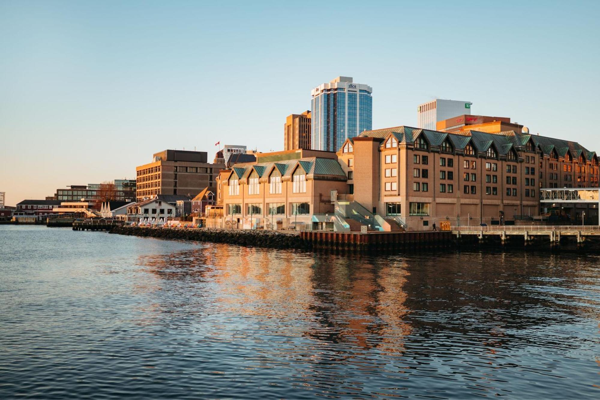 Marriott Harbourfront 4*
