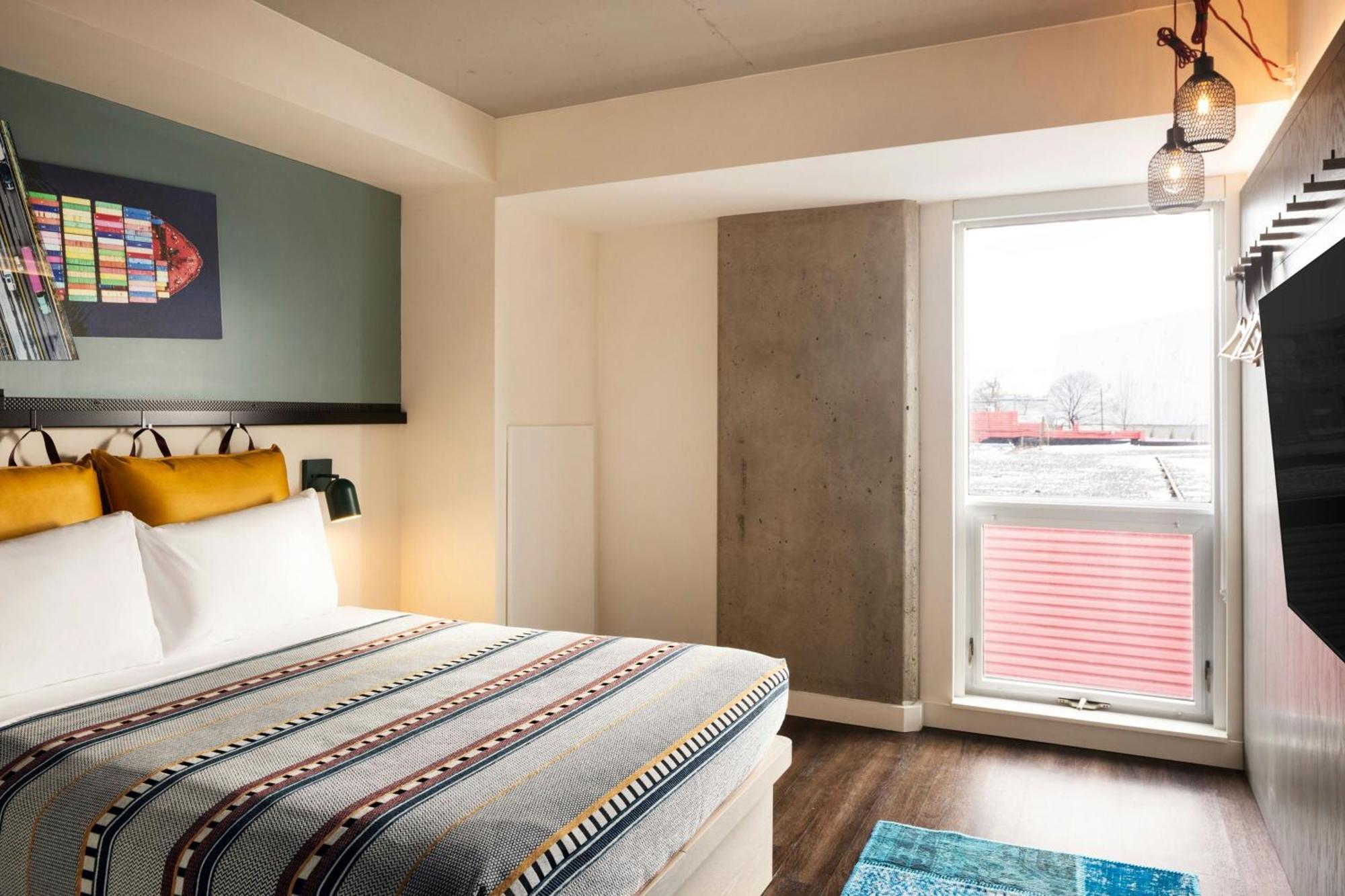 Moxy Downtown Hotel