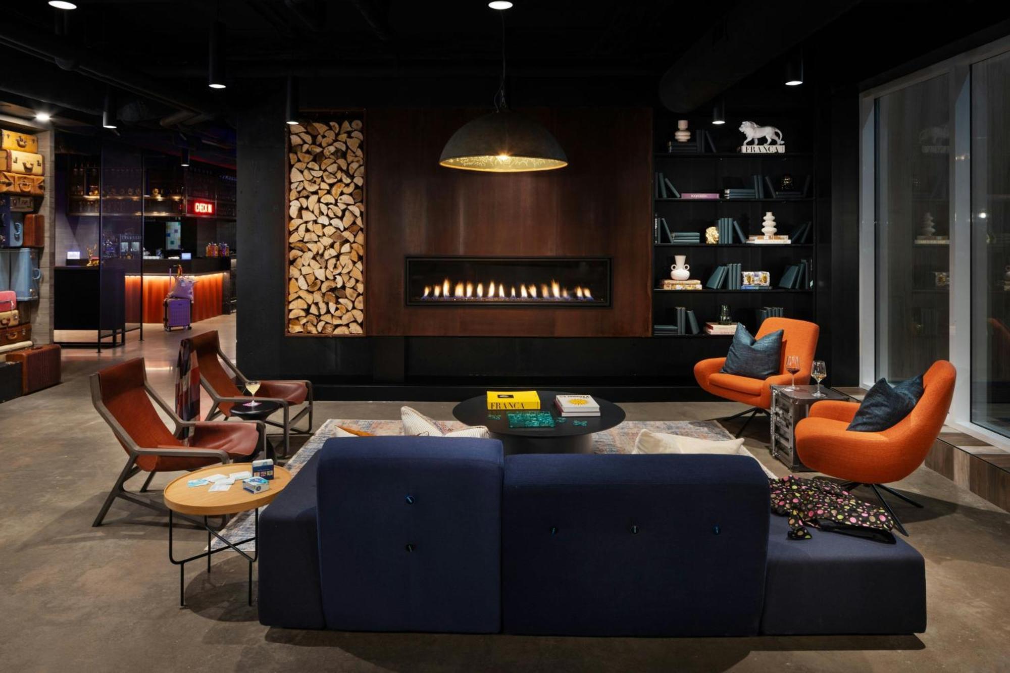 Hotel Moxy Downtown 4*