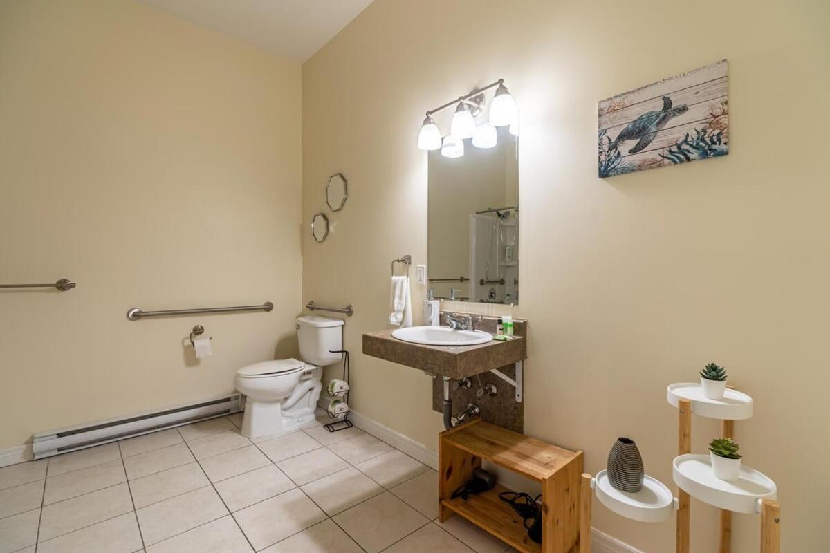 Apartment Sunny Downtown Loft With Ac, Unit #2 Halifax