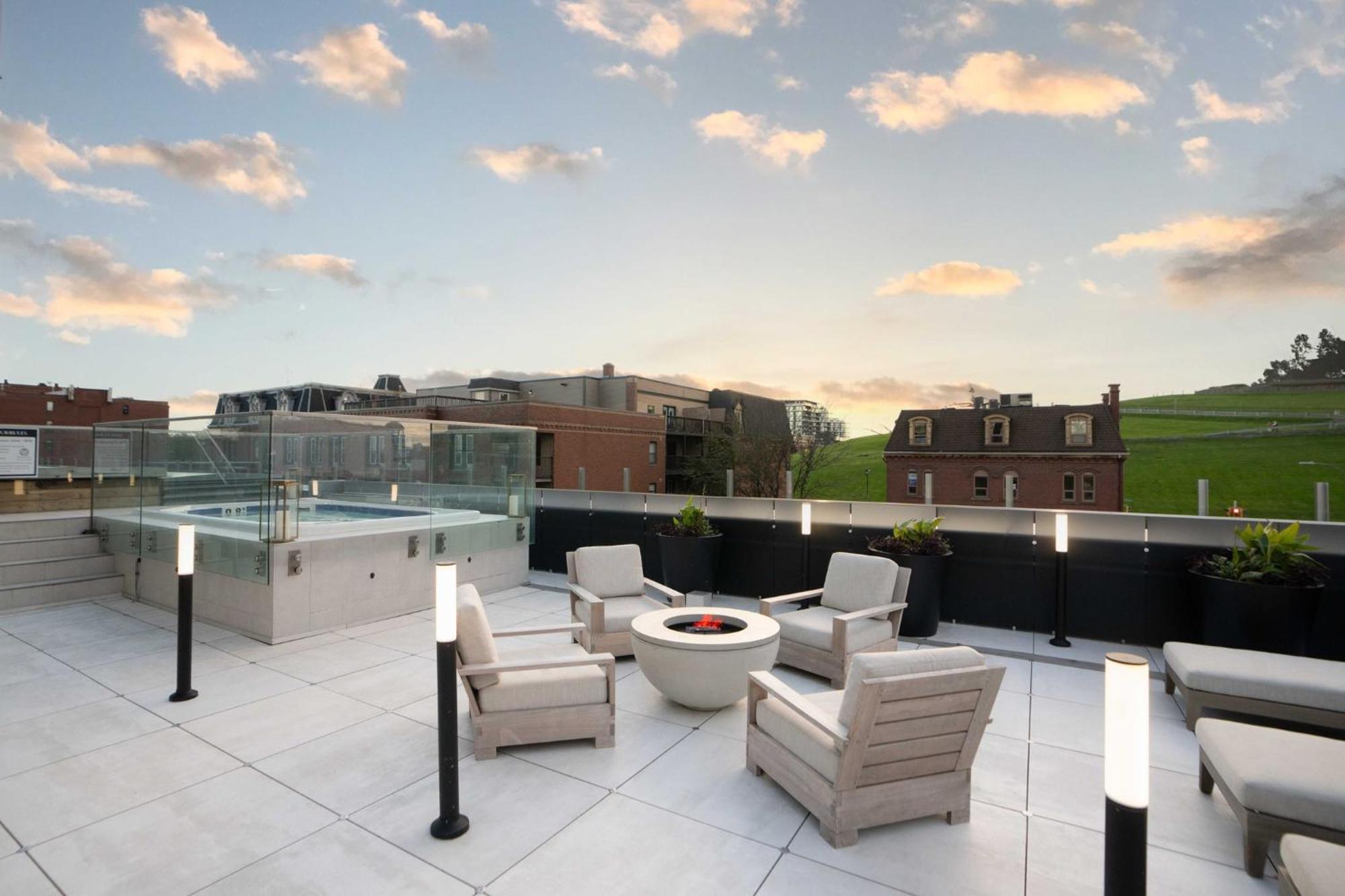 The Sutton Place Hotel 5*