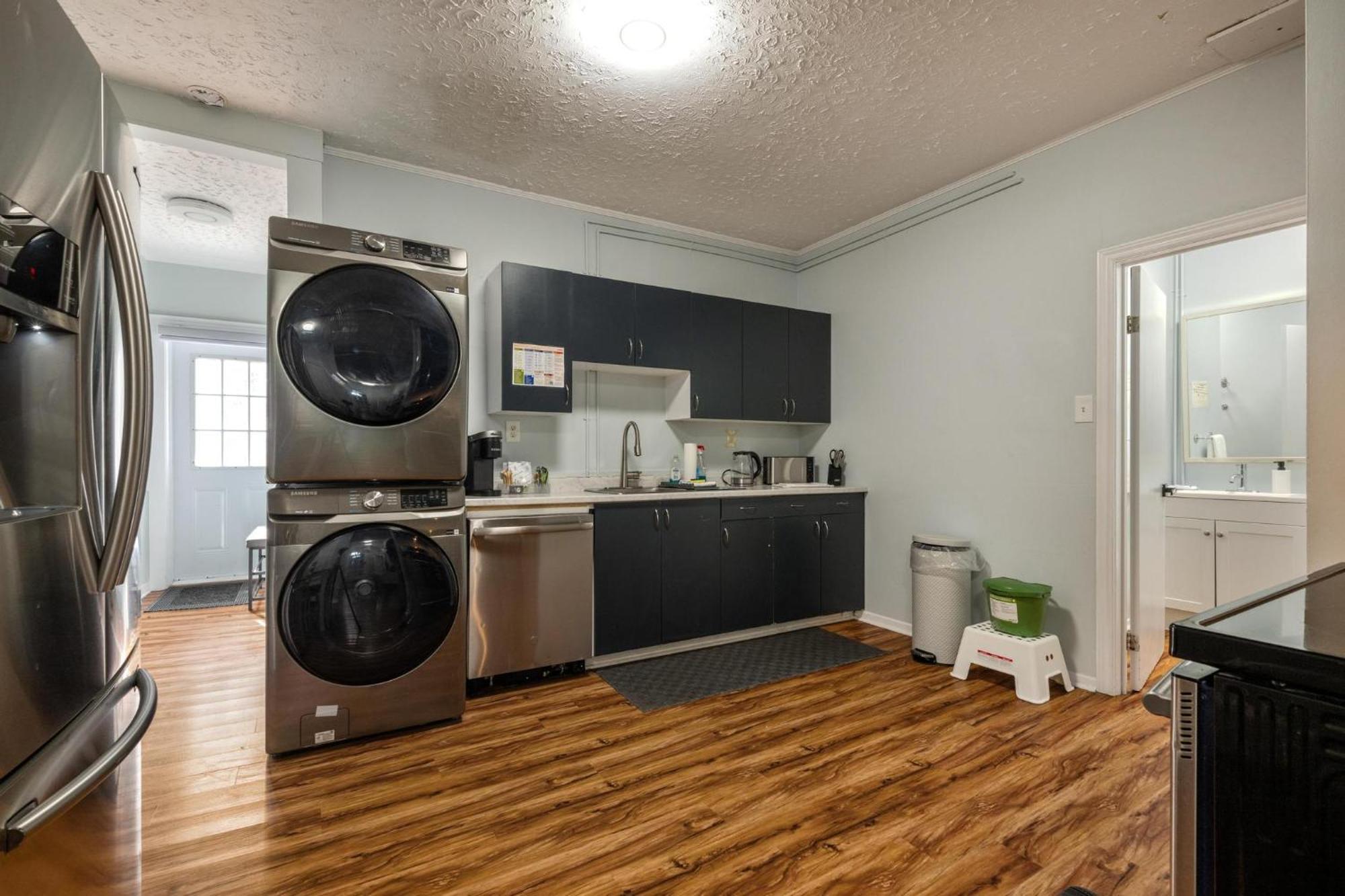 Apartment Spacious Urban Gem Steps From The Pier Parking Halifax