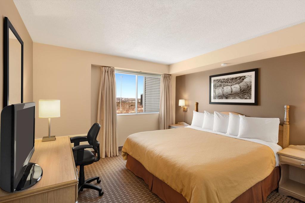 Country & Hotel