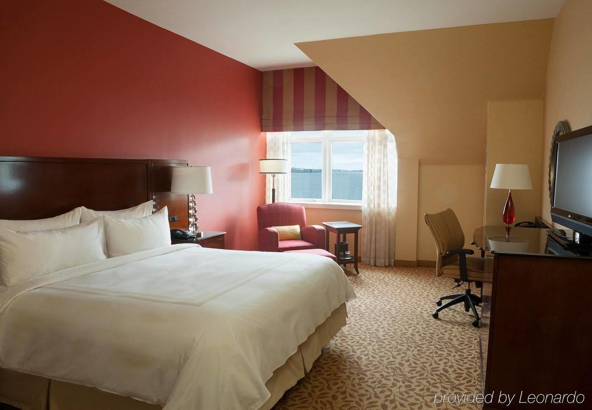 Marriott Harbourfront Hotel 4*