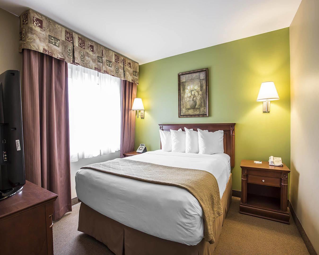 Express & - Bedford By Ihg Hotel
