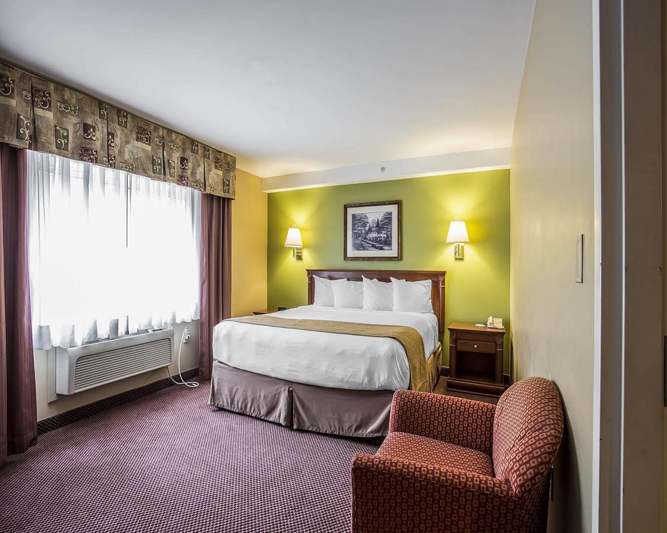 Express & - Bedford By Ihg Hotel Halifax