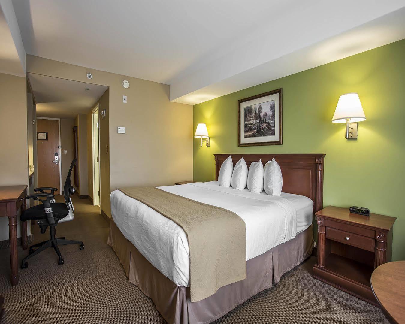 Express & - Bedford By Ihg Hotel Halifax