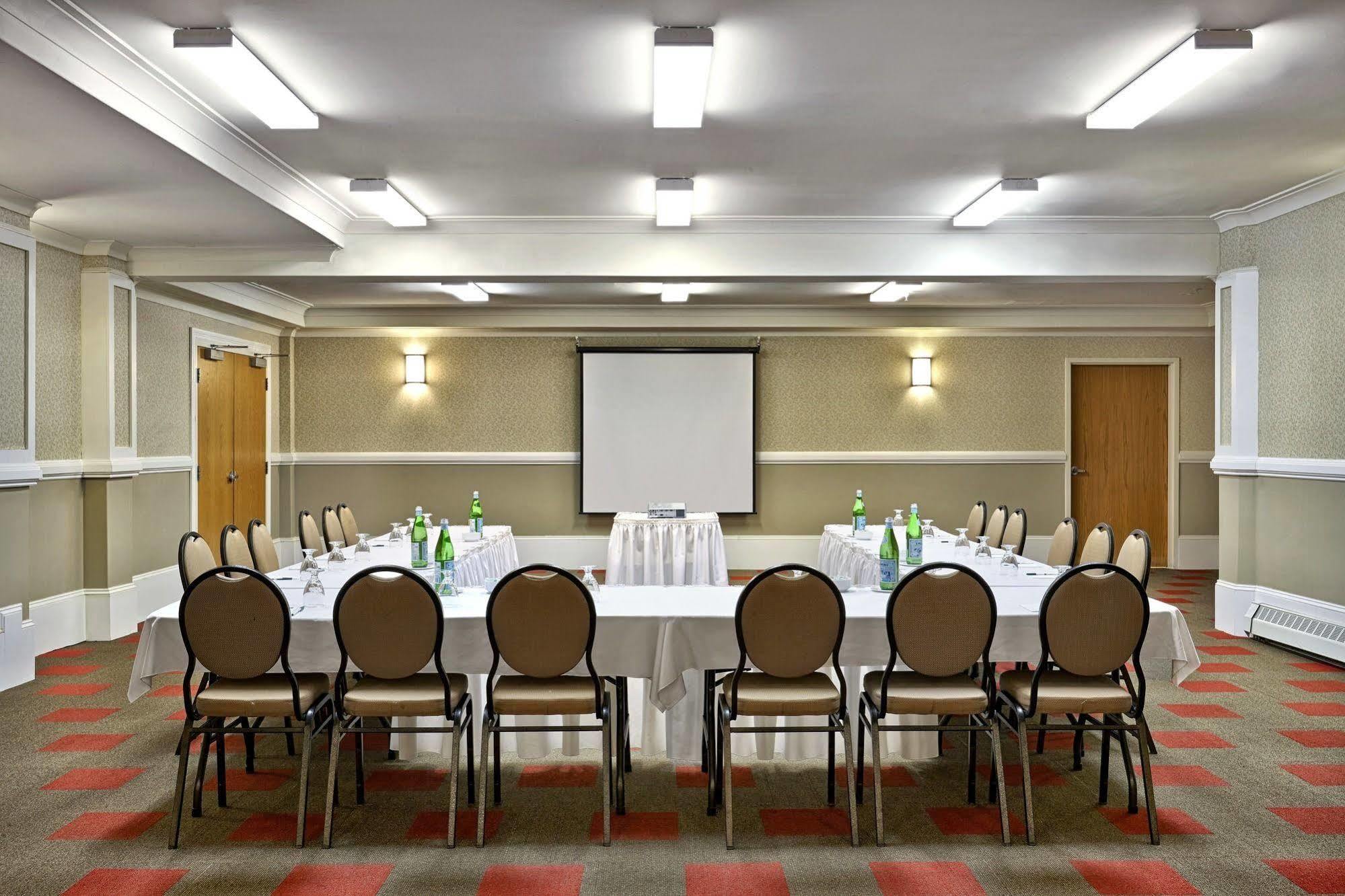 Express & - Bedford By Ihg Hotel Halifax