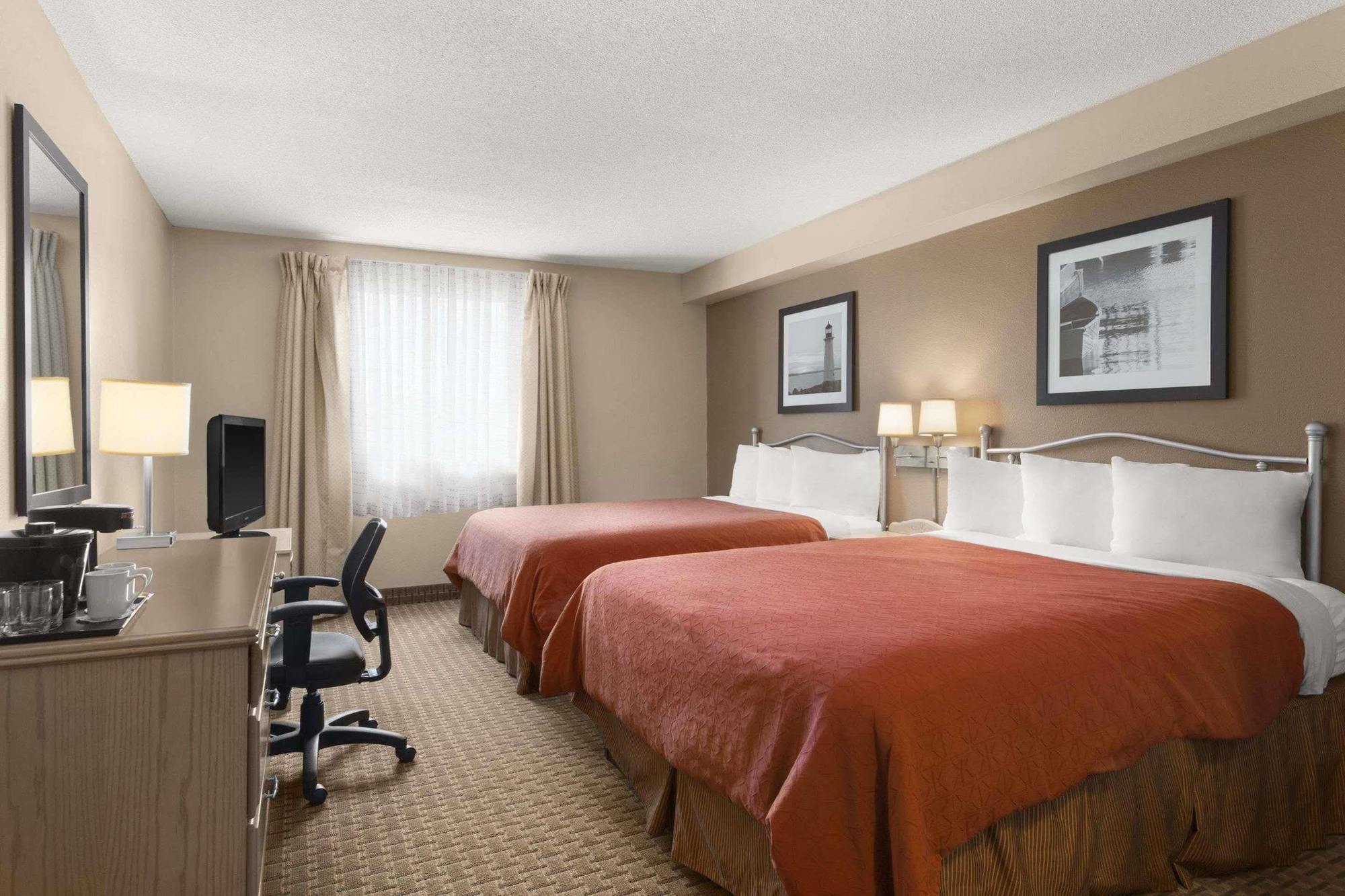 Country & 2* Dartmouth