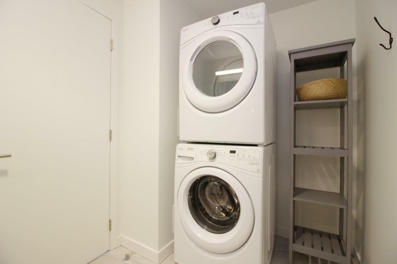 Moore Suites - The Alexander Apartment